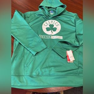 2XL Celtics sweatshirt. Comfy fleece inside. Nonsmoking no pets. Worn once